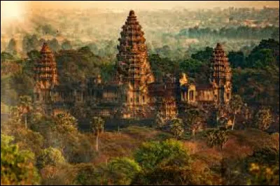 Qui a commandé la construction du Angkor Vat ?