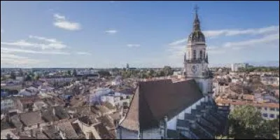La préfecture de l'Ain est la ville de Bourg-en-Bresse.