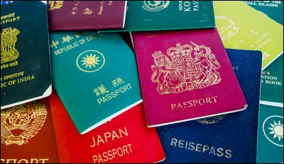 Quelle est la couleur du passeport français ?