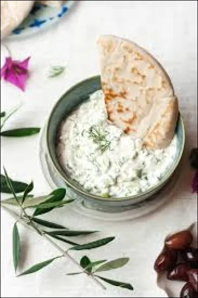 Le tzatziki est composé de yaourt et de...