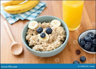 Tu n'as pas le temps de déjeuner et tu dois partir dans cinq minutes pour ne pas rater le bus. Que fais-tu ?