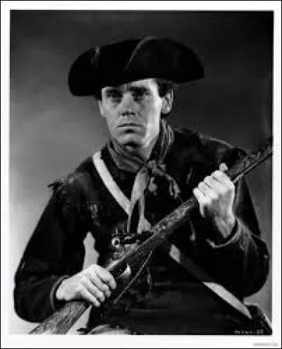 « Sur la piste des Mohawks » est un film réalisé par John Ford et sorti en 1939. Il évoque la guerre entre Britanniques royalistes, Indiens Cherokee et colons américains au XVIIIe siècle. Quel est son acteur masculin principal ?