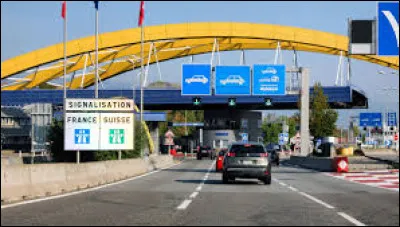 Quelle est la ville de France qui fait frontière avec la Suisse ?