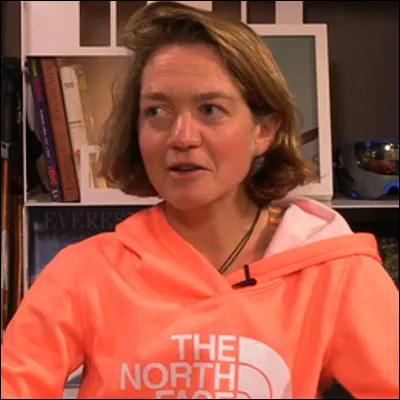 Sur quelle course dultra-trail créée en 2003, dune longueur de 171 kilomètres, la Britannique Elizabeth Hawker est-elle la plus titrée avec cinq victoires ?