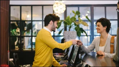 Que signifie "check-out" dans le jargon hôtelier ?