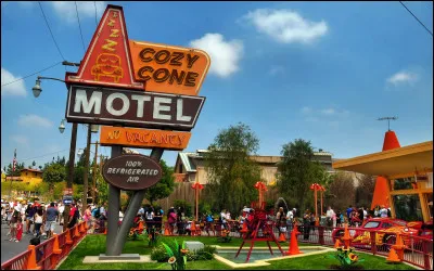 Dans quel film danimation Pixar un personnage séjourne-t-il au Cozy Cone Motel ?