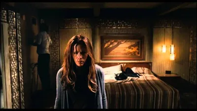 Quel est le titre original du film où un couple est traqué par des inconnus dans un motel ?