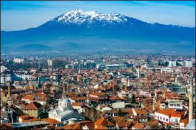 Combien y a-t-il d'étoiles sur le drapeau du Kosovo ?