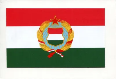 Quel événement eu lieu en Hongrie en 1956, remettant en cause l'autorité soviétique ?