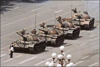 Symbole de linégalité dun combat opposant étudiants et armée, dans quel pays cette photo a t-elle été tirée ?