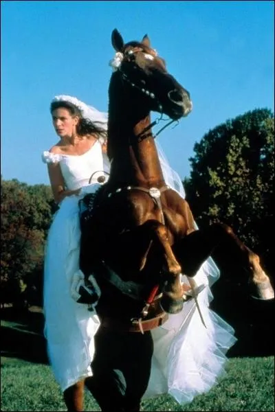 Dans Just married ou presque, Julia Roberts est connue pour s'chapper de ses mariages juste au moment de dire oui. Qui joue sa meilleure amie et Demdo fidle ?