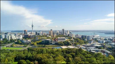 La ville de Auckland est la capitale de la Nouvelle-Zélande.