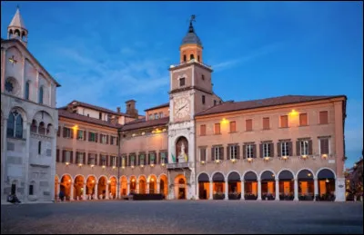 L'Émilie-Romagne, au nord de l'Italie, abrite plusieurs sièges sociaux automobiles, notamment à Modène. Parmi ces marques, laquelle ne se situe pas en Émilie-Romagne ?