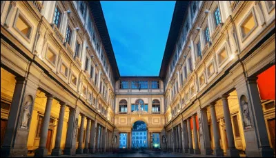 Dans quelle ville italienne peut-on voir le Musée des Offices (Galleria Uffizi), symbole de la Renaissance ?