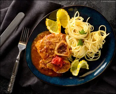 Célèbre plat milanais, il est composé de veau, os à moelle, tomate, carottes et pâtes. Délicieux ! Quel est son nom ?