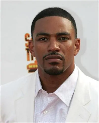 Quel actreur tient le rle de Fenix Rise ?