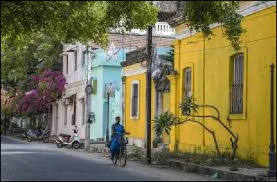 Où se situe Pondichéry ?