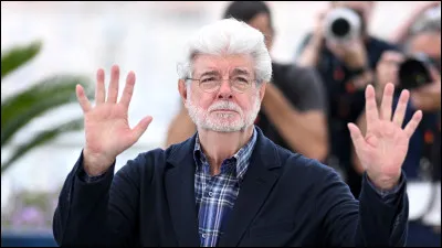 Quel est le nom de famille du célèbre réalisateur américain connu pour ses films de science-fiction comme "Star Wars" ?