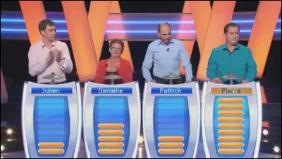 Quel est le titre de l'émission de télévision française animée par Samuel Etienne, célèbre notamment pour son "Quatre à la suite" ?