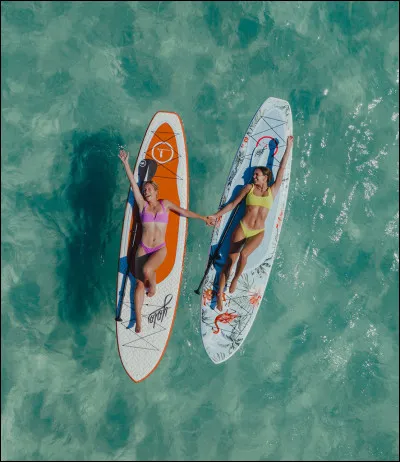 Quel terme utilisé sur Internet est souvent associé à une philosophie de vie qui encourage à profiter de linstant présent, en particulier dans des situations de risque ou daventure ?