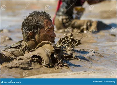 Qui suis-je ?
je suis petite de taille et j'adore jouer dans la boue. As-tu trouvé" ?