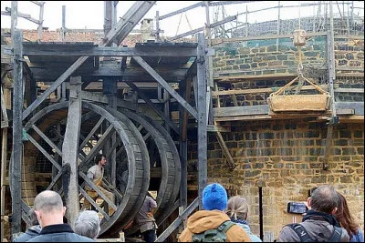 Quel est cet outil de levage médiéval ?