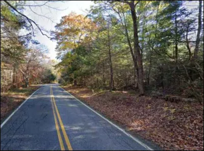 Cette route du New Jersey aux États-Unis se trouve être la route la plus effrayante au monde quand la nuit tombe. Vous pourriez sortir de la route par peur. De nombreuses légendes sur des apparitions surnaturelles sur cette route circulent. Quel est son nom ?