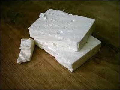 Quel type de lait est utilisé pour le fromage feta ?