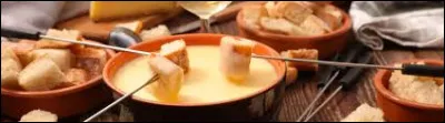Quel fromage est principalement utilisé pour une fondue savoyarde ?