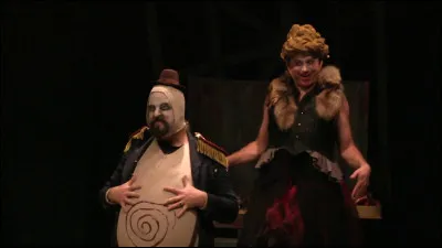 Quelle célèbre pièce d'Alfred Jarry, considérée comme un précurseur du théâtre de l'absurde, met en scène un personnage grotesque et tyrannique ?