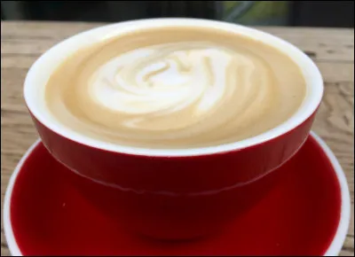 À l'auberge de la route, sur la grand route, la Julie jolie va danser sur le pressoir !