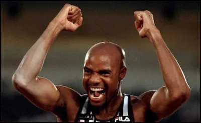 Quel athlète bat le record du monde de saut en longueur aux Championnats du monde de 1991, record qu'il détient encore aujourd'hui ?