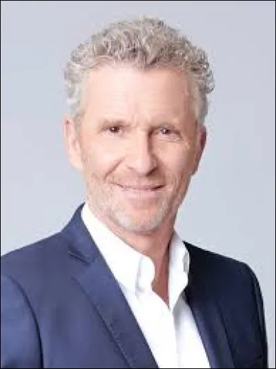 Cet homme est connu pour avoir présenté pendant de nombreuses années l'émission "Koh Lanta". Qui est-ce ?