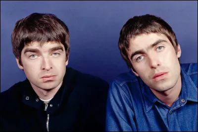 La chanson "Seven Nation Army" est interprétée par le groupe Oasis.