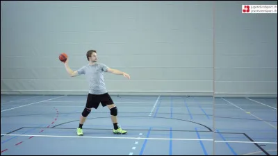 Quelle est la base verbale, forme au prétérit et participe passé du verbe « lancer » ?