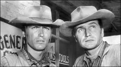 Dans la série TV « Rawhide », Charles Bronson apparait dans lépisode 10 de la saison 8 ("Duel at Daybreak") en 1965. Quel acteur célèbre rencontre-t-il ?
