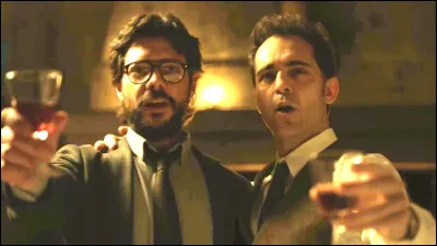 R - Dans la série "La Casa de Papel", quelle couleur porte le costume emblématique des voleurs ?