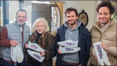 U - Quel est le titre de l'émission de télévision animée par Frédéric Lopez, où des invités passent un week-end ensemble dans un cadre rural, favorisant les échanges et la convivialité ?