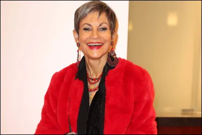 I - Qui est cette journaliste et chroniqueuse française, connue notamment pour ses interventions dans l'émission "Touche pas à mon poste !" ?