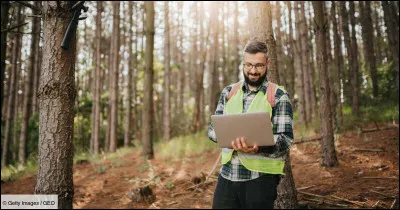 Ça sert à quoi, le silence, mon frère ? Je veux quitter ce monde, mourir d'enfance, heureux !