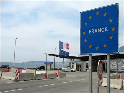 Combien de pays partagent leurs frontières terrestres avec la France ?