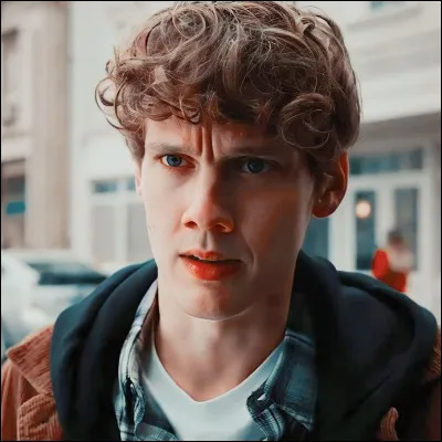 Qui contrôle Tyler ?