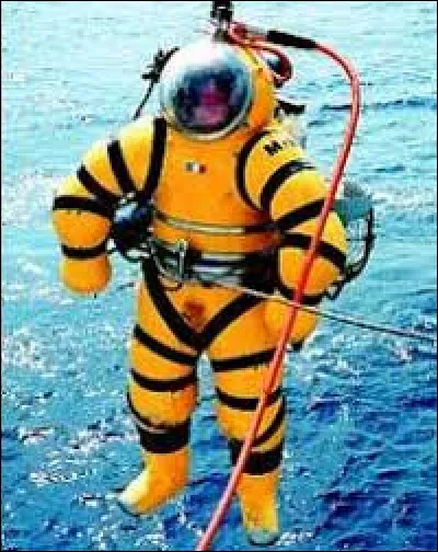 Lequel de ces hommes a perfectionné la scaphandre autonome en 1943 ?