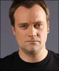 Quel acteur joue Meredith Rodney McKay ?