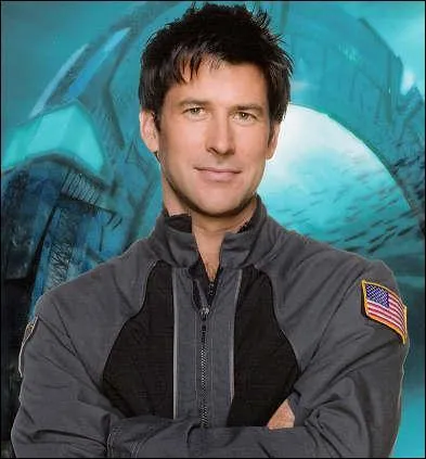 Quel acteur joue John Sheppard ?