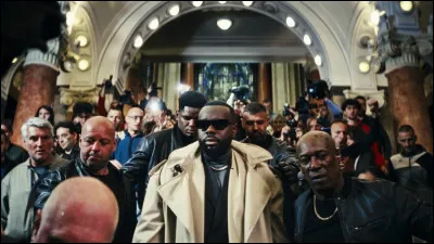 Complète les paroles de "Terminal 2F" (Ft. Dadju) : 
"Tu n'as pas l'air intimidée, c'est ce qui fait ta différence
J'aime ta façon de danser, c'est ce qui fait ta...".