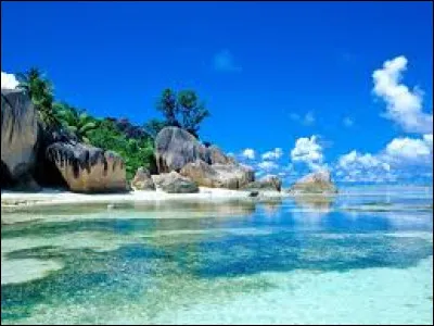 De quoi se considère-t-il parfois comme l'Ange ?