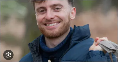 Coche les affirmations justes sur le personnage du dessus.