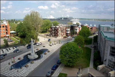 Phillo111 et Pierrick777 ont choisi des pseudonymes avec trois chiffres ! 

Dans quel pays peut-on retrouver la ville de Trois-Rivières ?