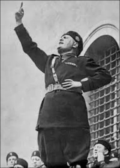 Comment le petit frère de Mussolini s'appelle-t-il ?